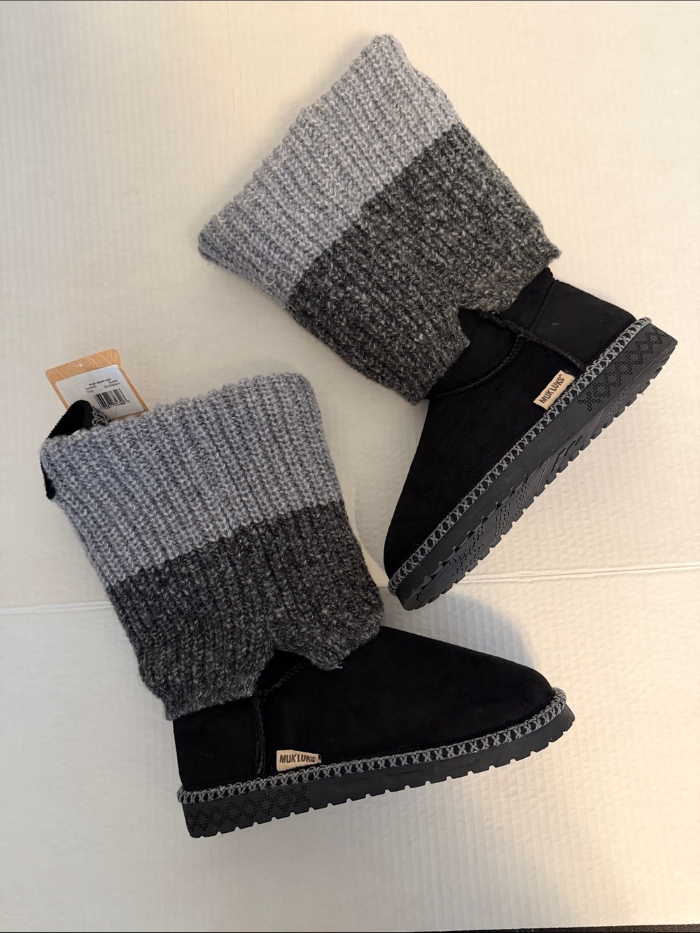 *NWT* Muk Luks Black Boots with Two-Tone Gray Knit Cuffs Size 8 - Picture 3 of 4